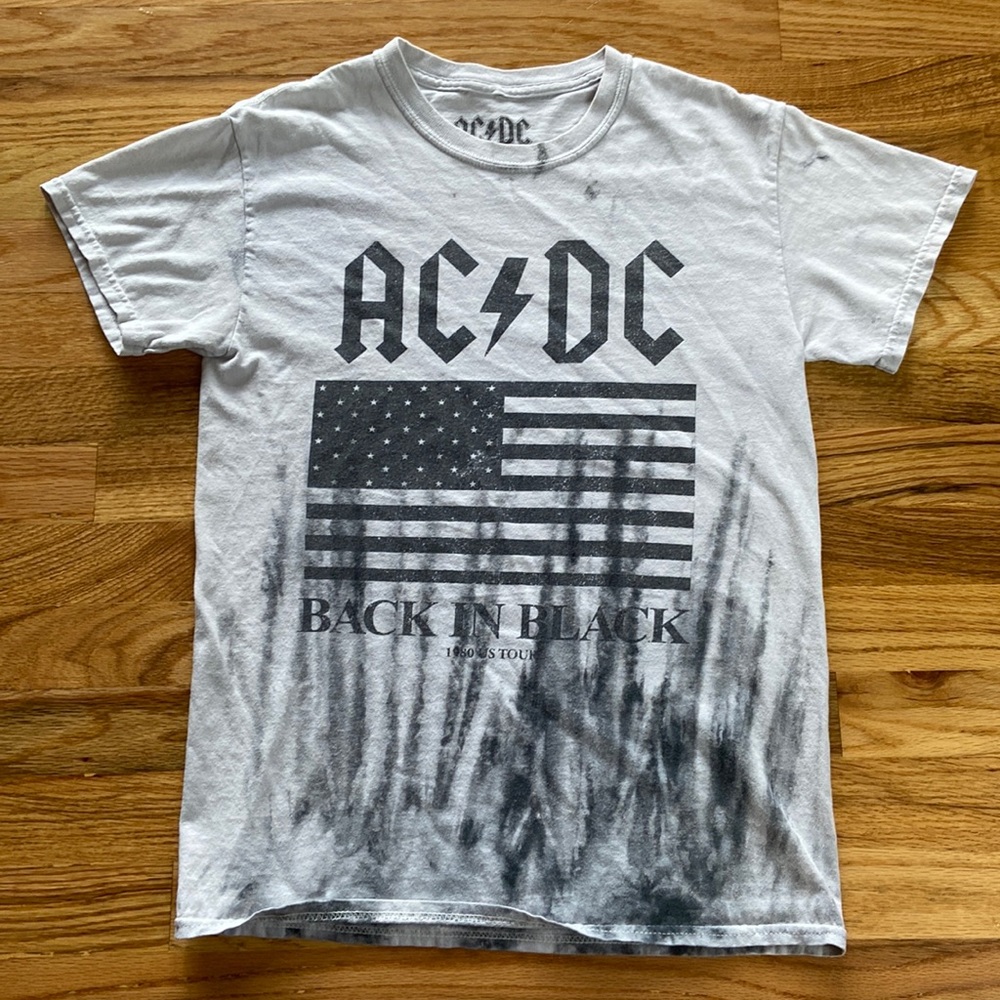 T-shirt, AC/DC back in black, gently used, size: small, 100% cotton